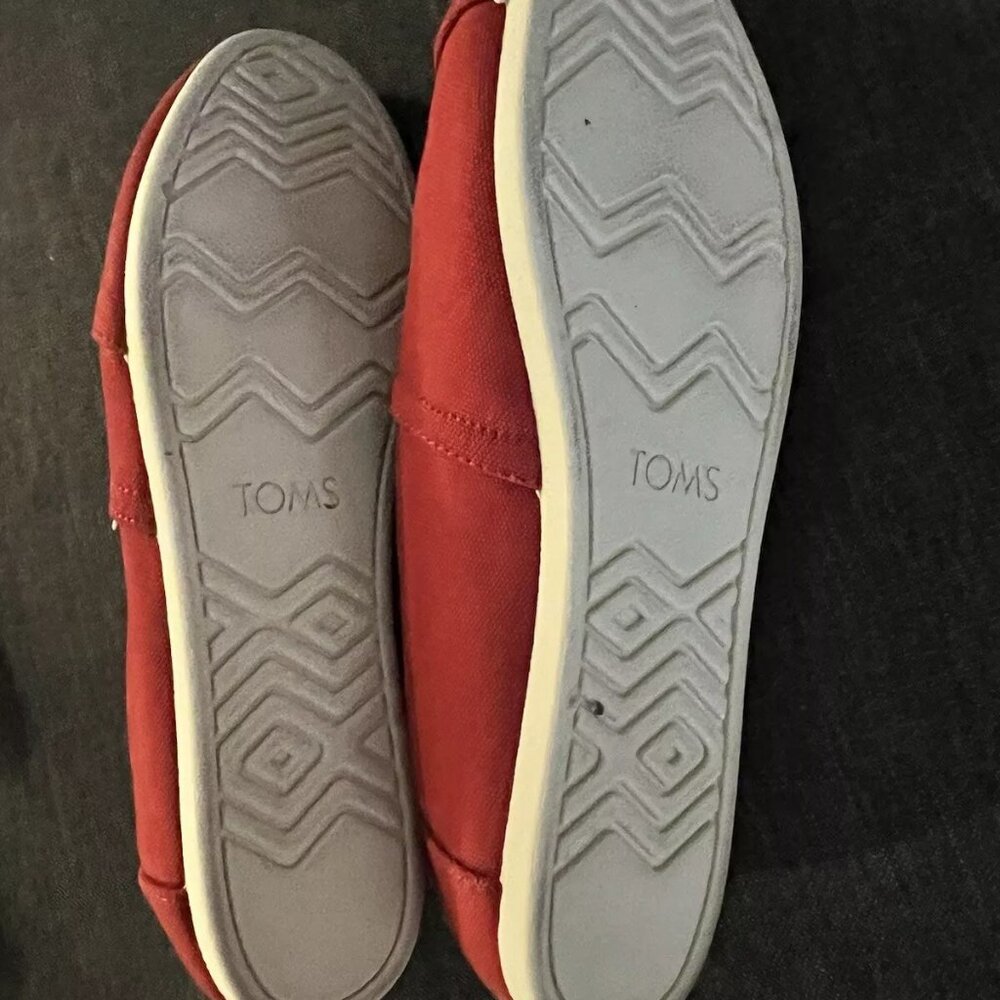 Toms Women's Red Canvas Classics Flats - Picture 2 of 5